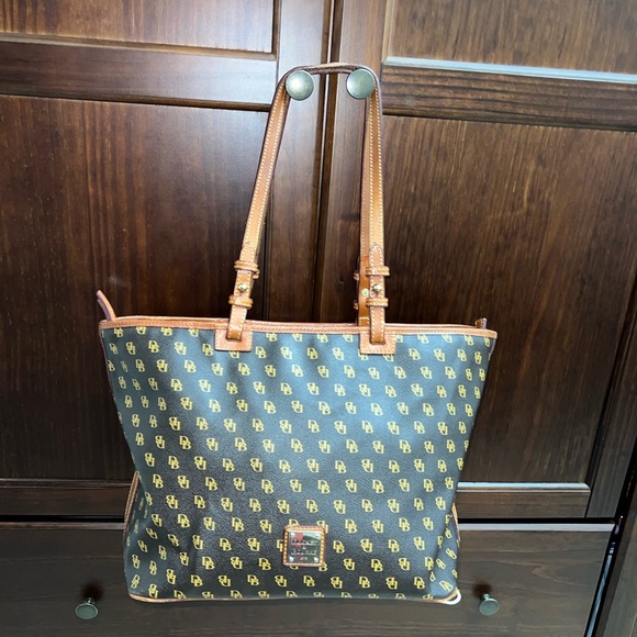 Dooney & Bourke Signature Brown Logo Leather Strap Shoulder Purse Tote - Picture 1 of 16